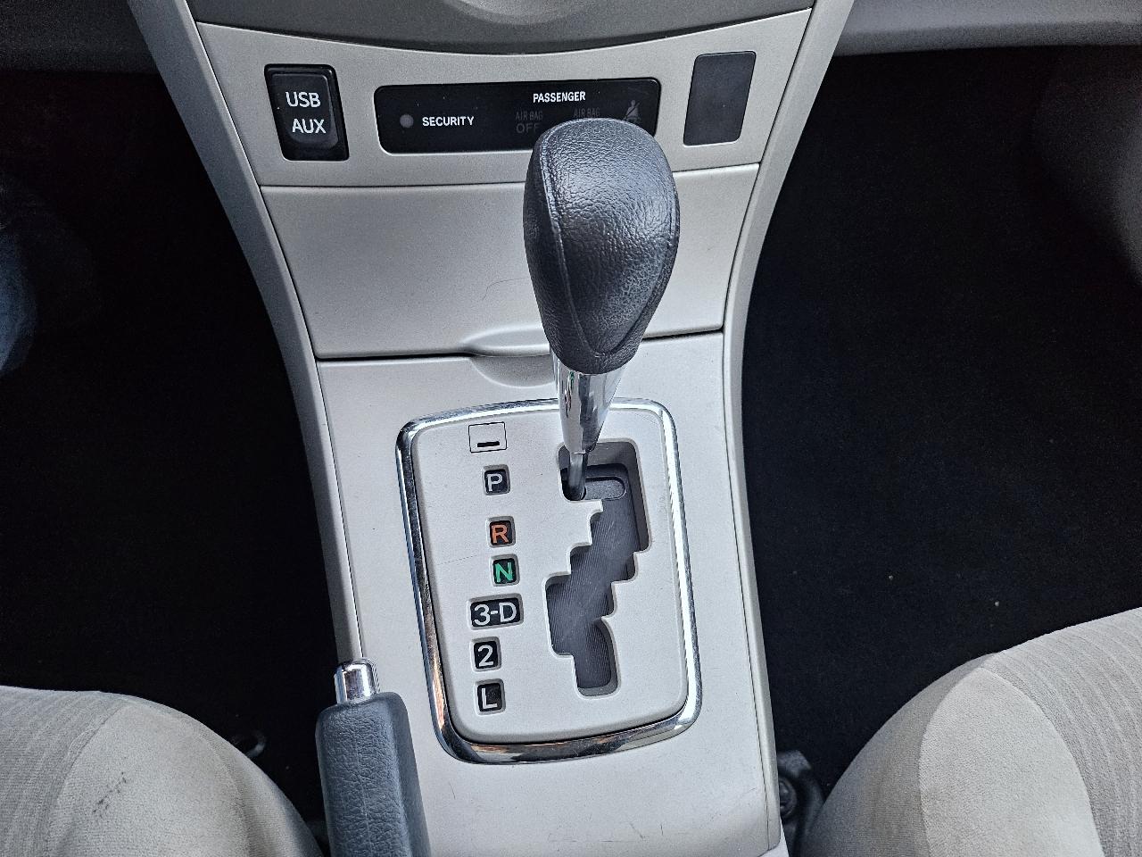 Toyota Corolla 4dr Sdn Auto LE (Natl) 2013