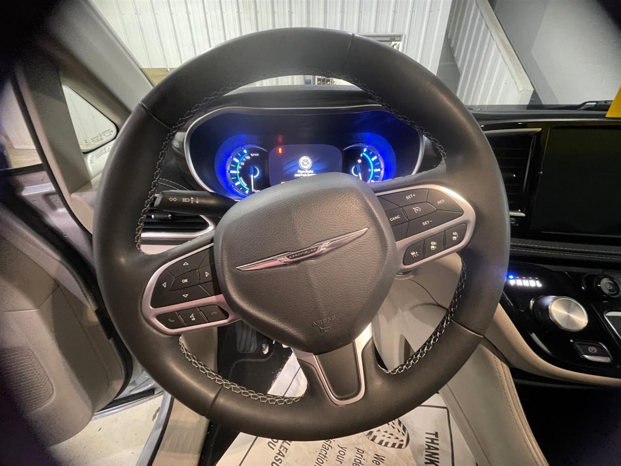 Chrysler Pacifica Hybrid Limited 2023