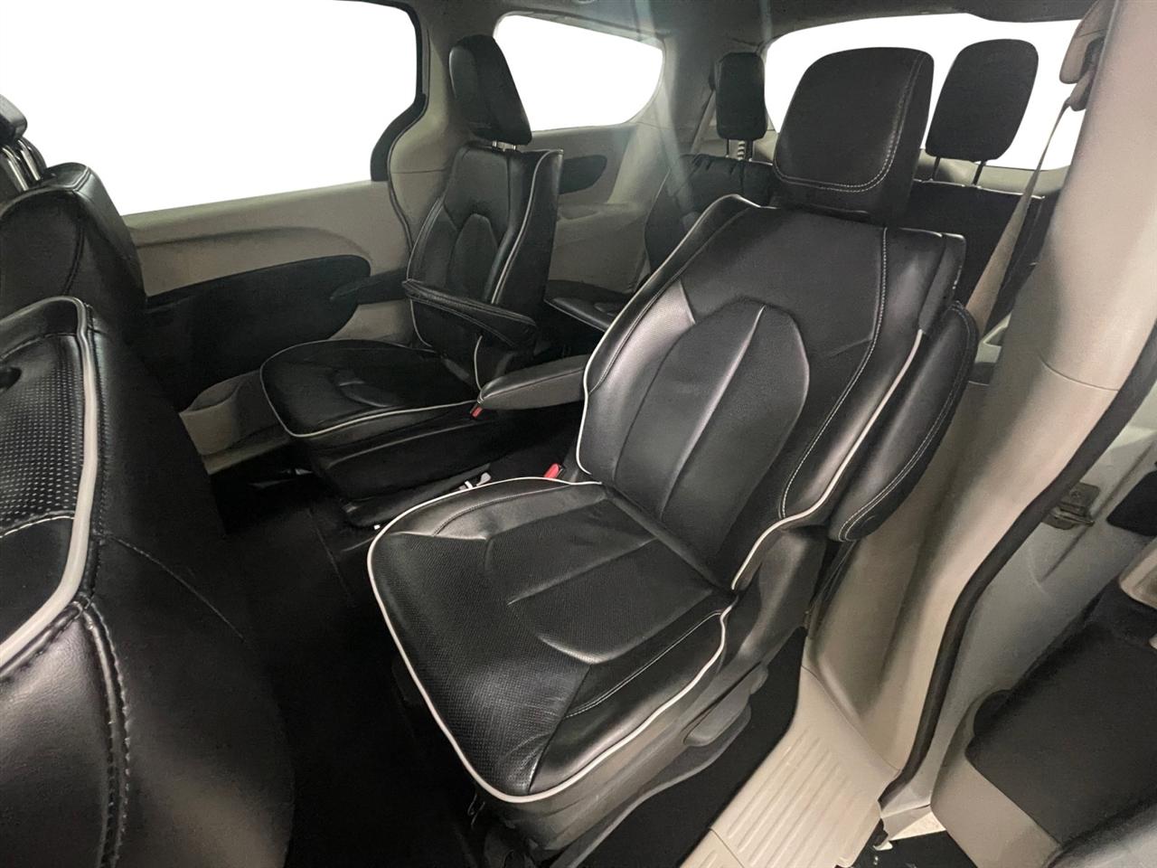 Chrysler Pacifica Hybrid Limited 2023