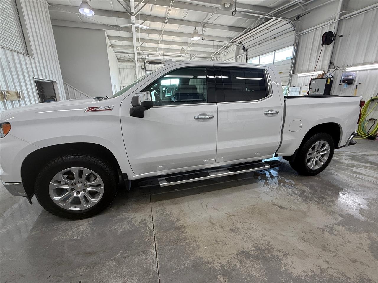 Chevrolet Silverado 1500 LTZ Crew Cab 4WD 2023