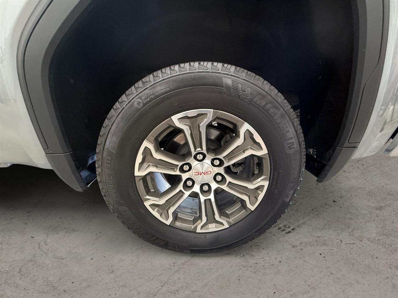 GMC Sierra 1500 SLT Crew Cab 4WD 2025
