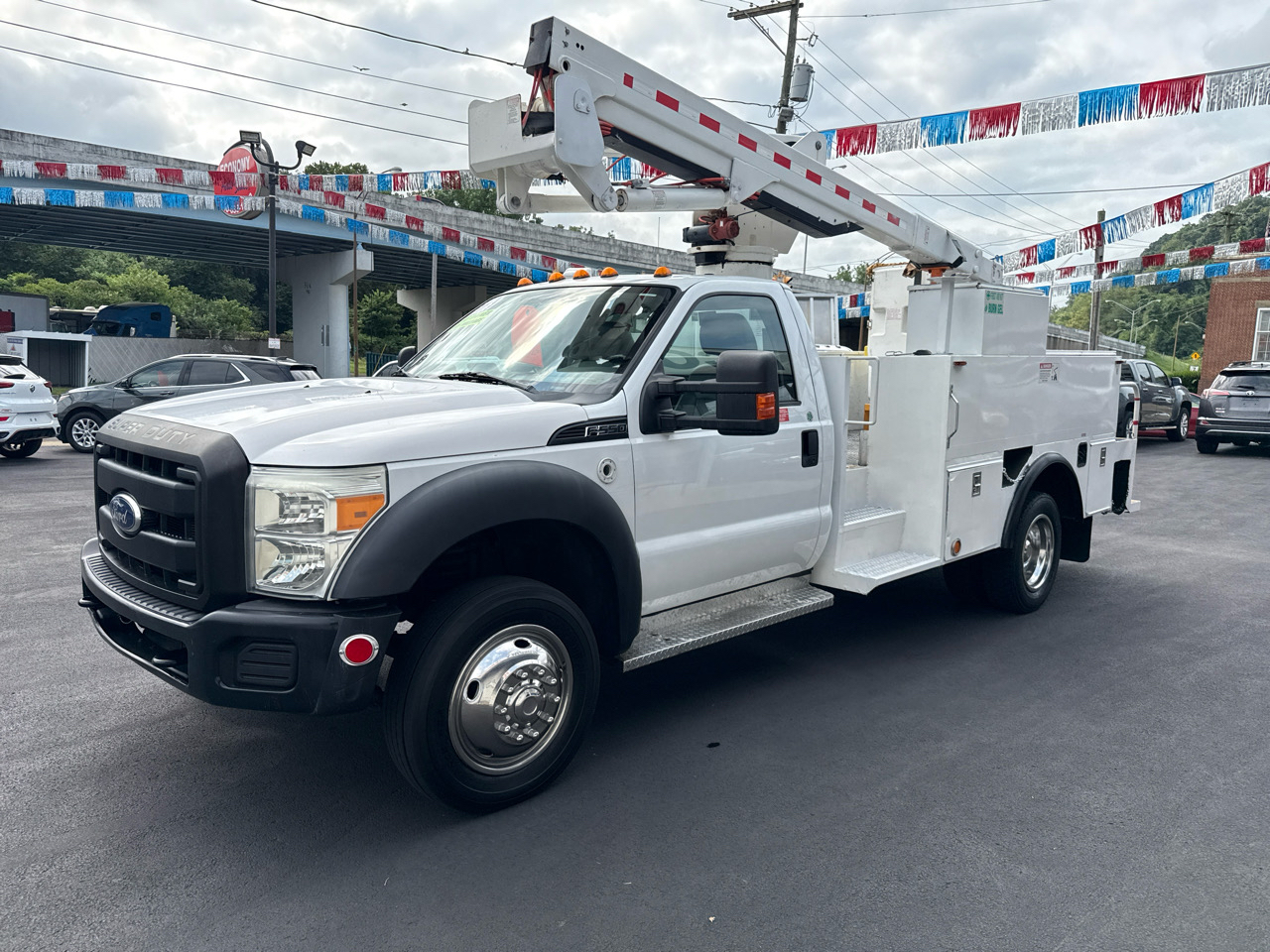 Ford Super Duty F-550 DRW 2WD Reg Cab 141" WB 60" CA XLT 2011
