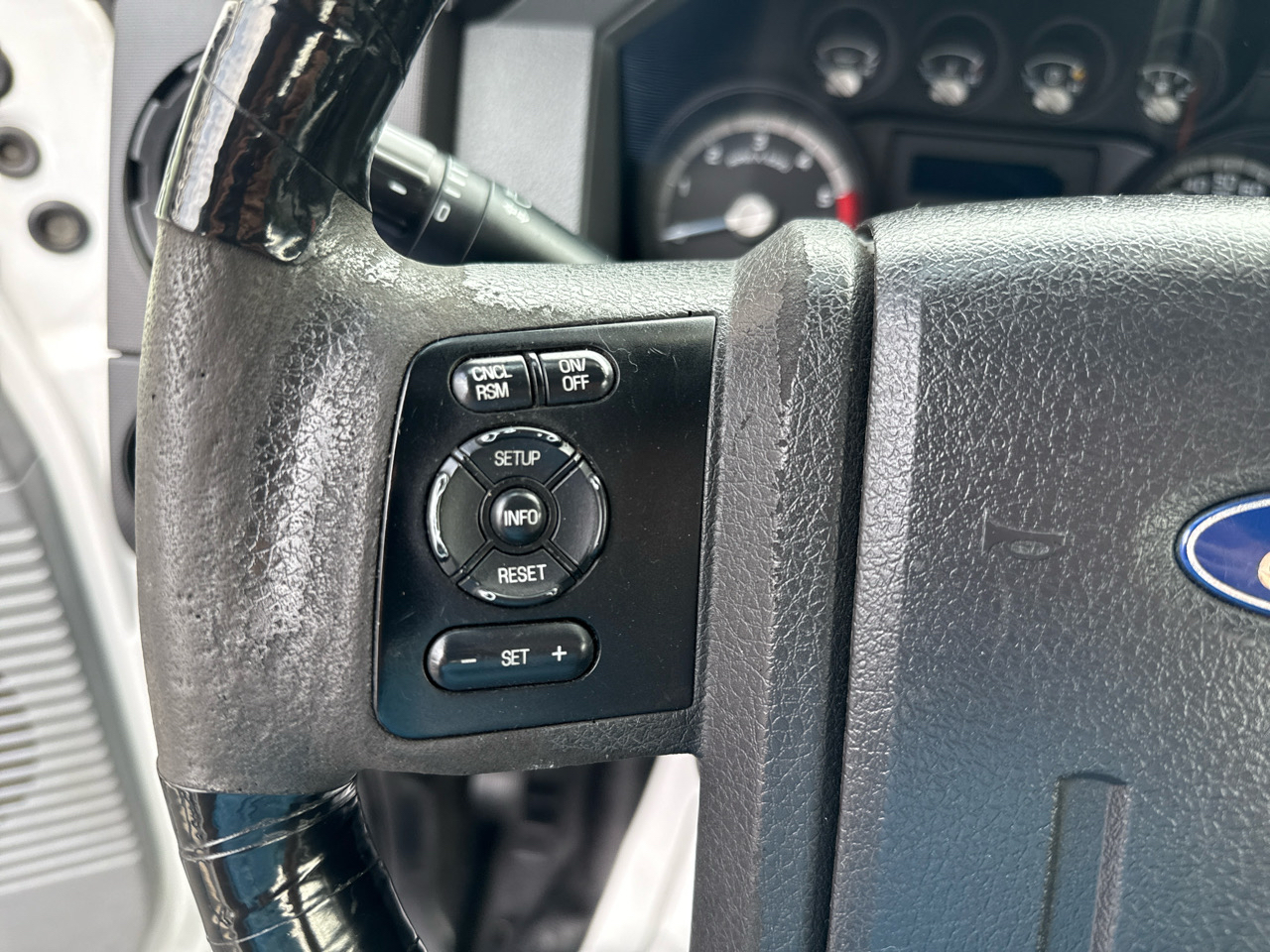 Ford Super Duty F-550 DRW 2WD Reg Cab 141" WB 60" CA XLT 2011