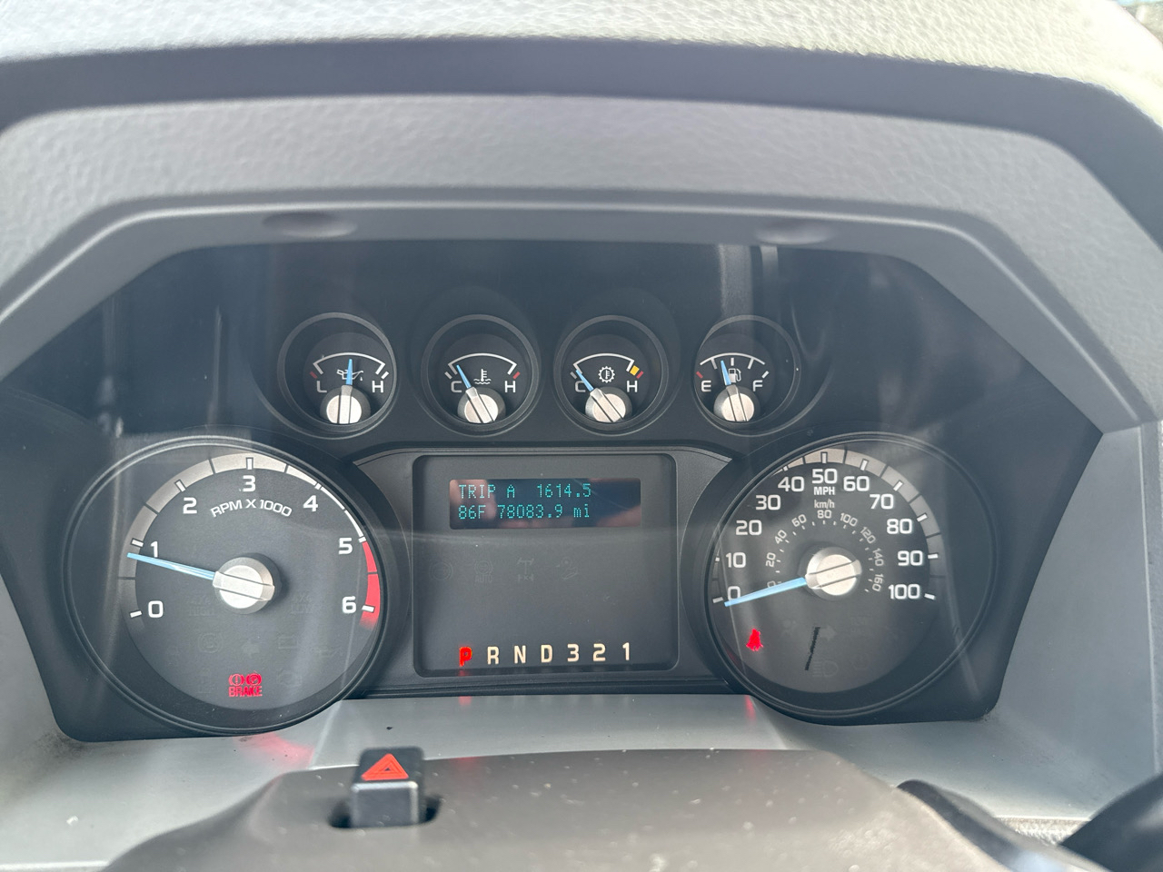 Ford Super Duty F-550 DRW 2WD Reg Cab 141" WB 60" CA XLT 2011