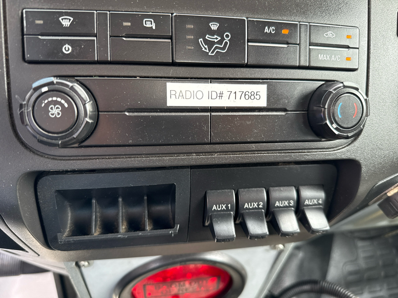 Ford Super Duty F-550 DRW 2WD Reg Cab 141" WB 60" CA XLT 2011