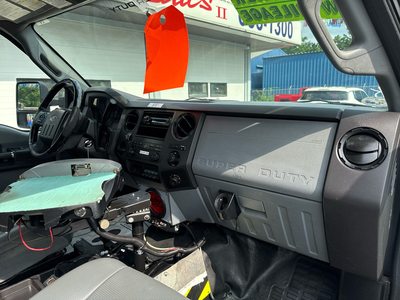 Ford Super Duty F-550 DRW 2WD Reg Cab 141" WB 60" CA XLT 2011