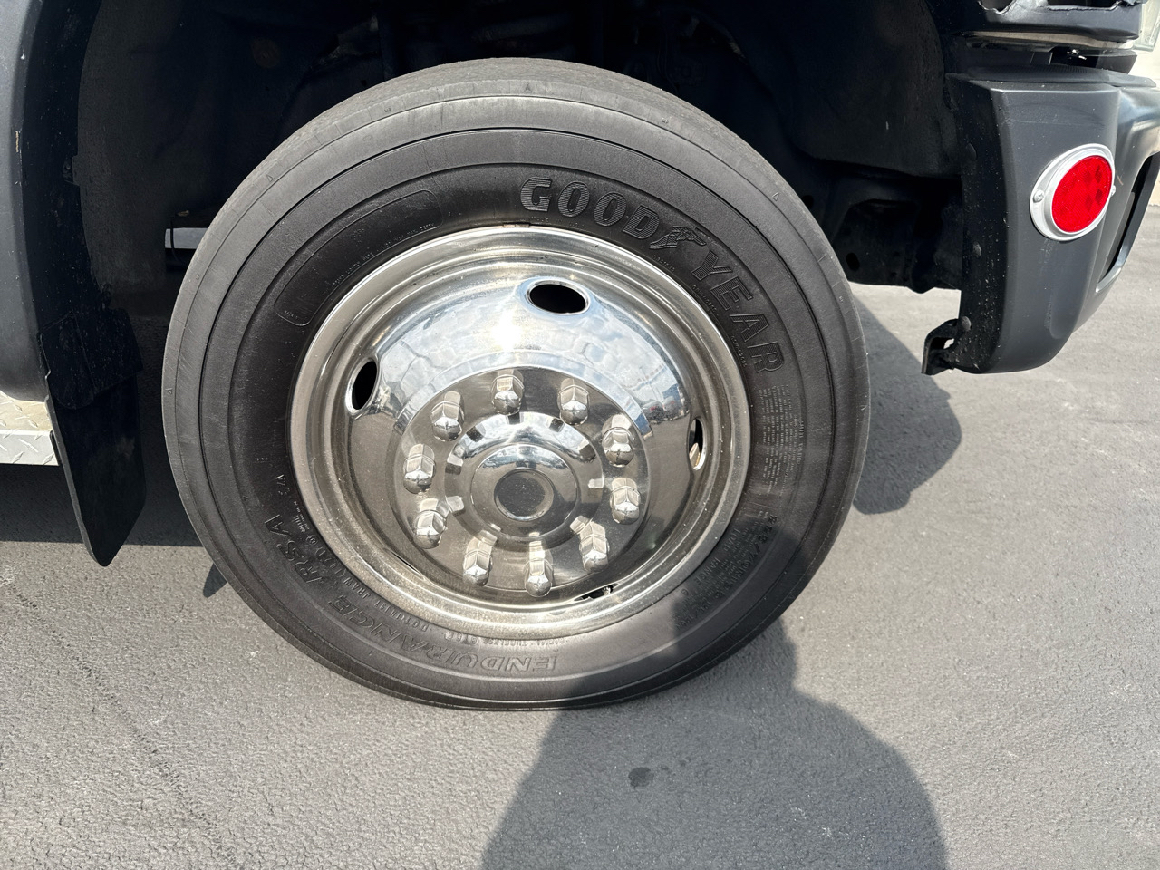 Ford Super Duty F-550 DRW 2WD Reg Cab 141" WB 60" CA XLT 2011