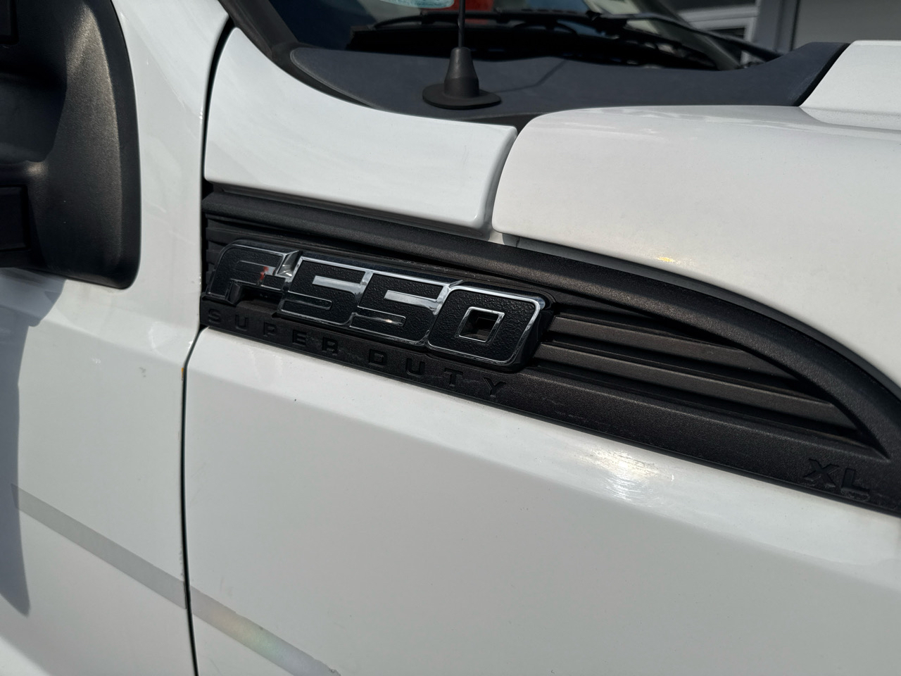 Ford Super Duty F-550 DRW 2WD Reg Cab 141" WB 60" CA XLT 2011