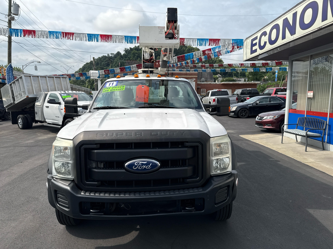 Ford Super Duty F-550 DRW 2WD Reg Cab 141" WB 60" CA XLT 2011