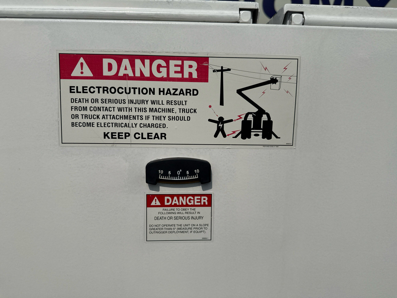 Ford Super Duty F-550 DRW 2WD Reg Cab 141" WB 60" CA XLT 2011