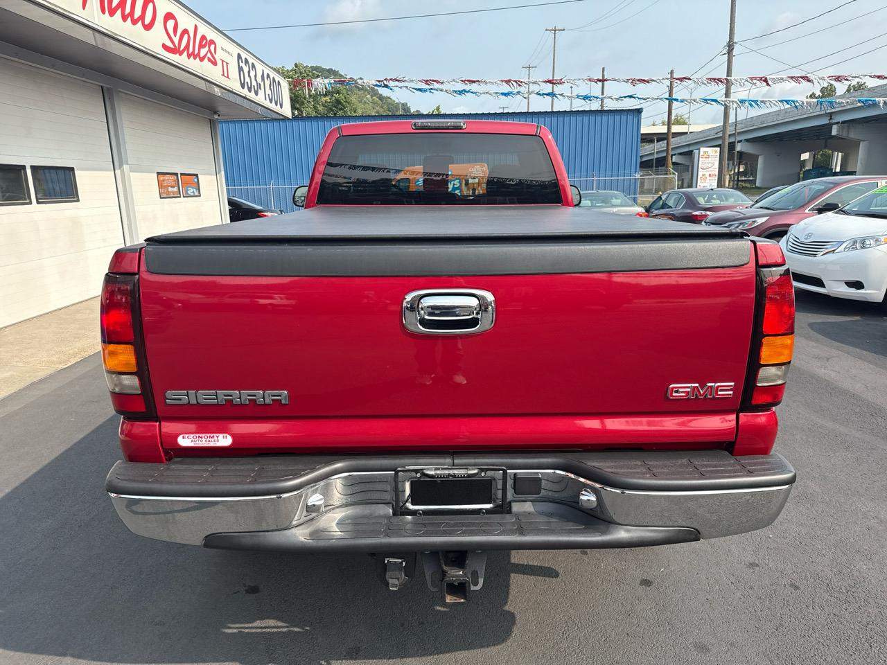 GMC Sierra 1500 Reg Cab 133.0" WB 4WD SLE 2005