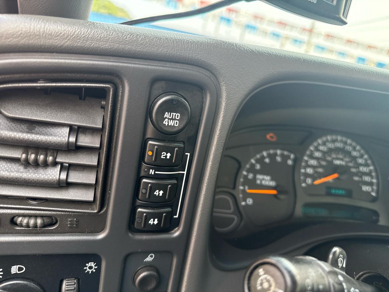 GMC Sierra 1500 Reg Cab 133.0" WB 4WD SLE 2005