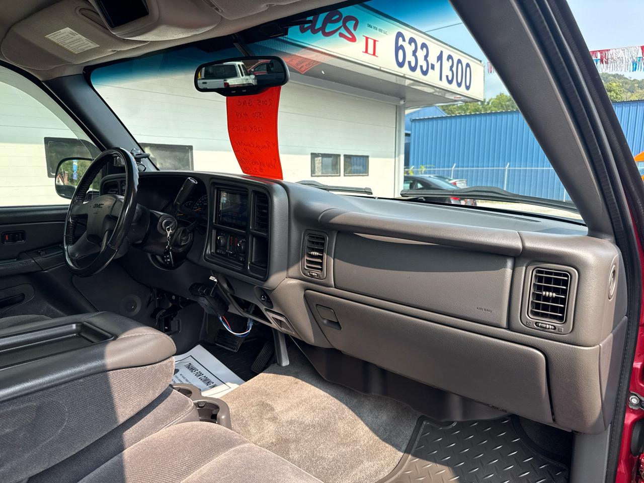 GMC Sierra 1500 Reg Cab 133.0" WB 4WD SLE 2005