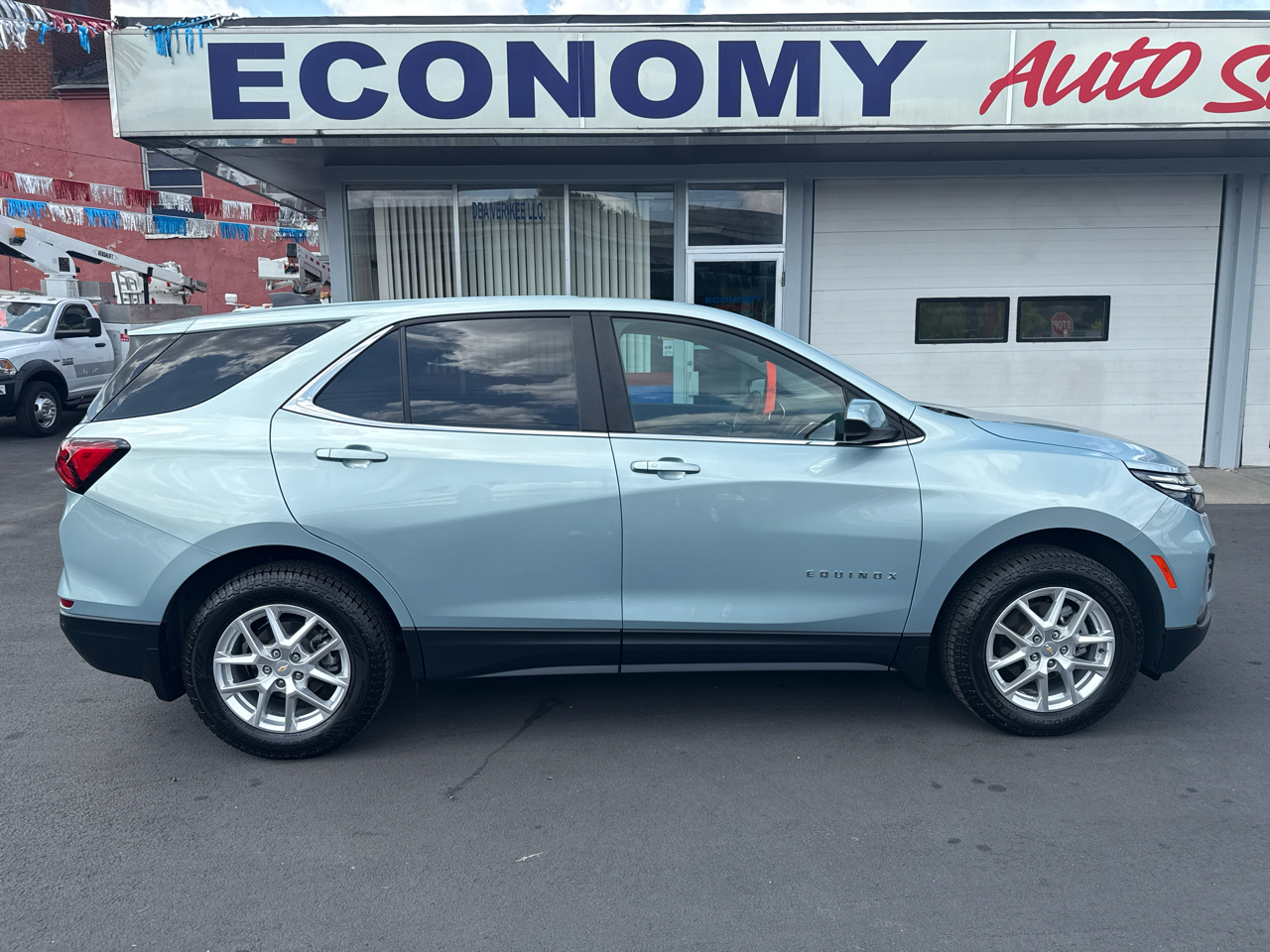 2022 Chevrolet Equinox LT photo 2