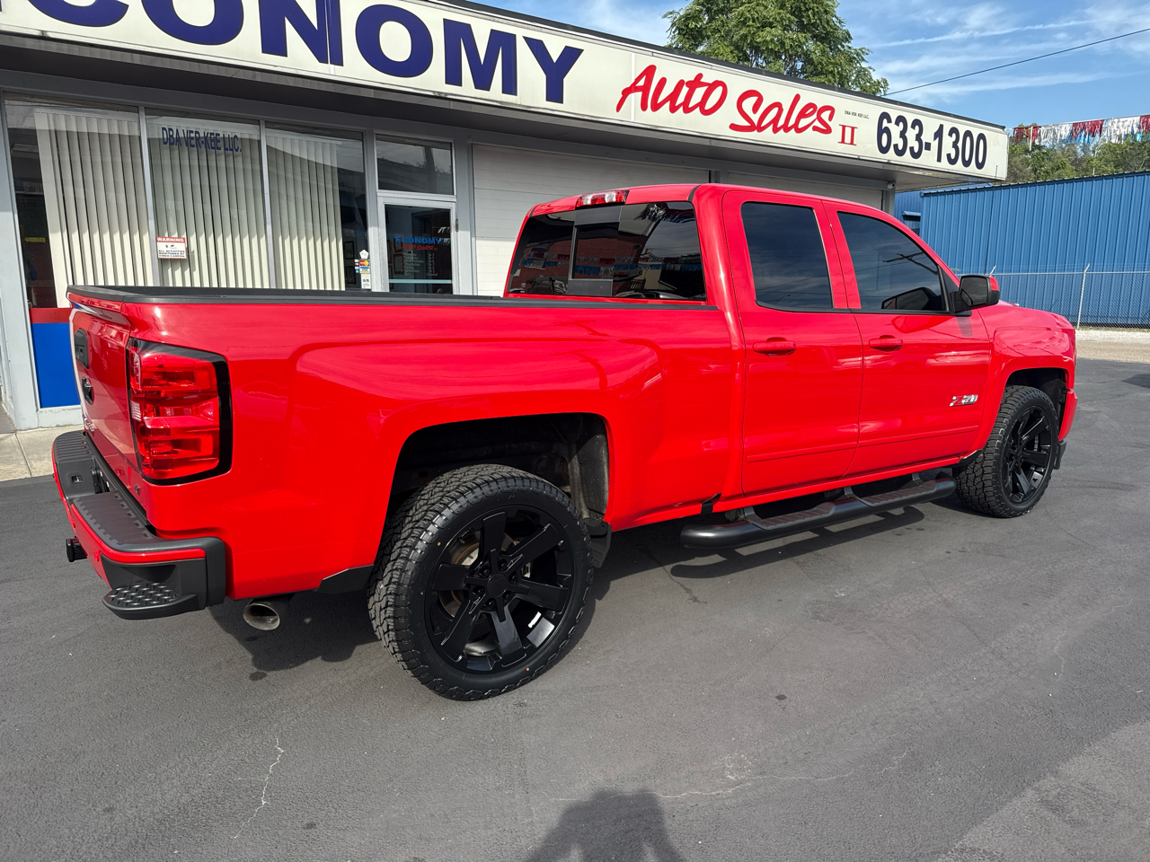 2018 Chevrolet Silverado 1500 photo 2