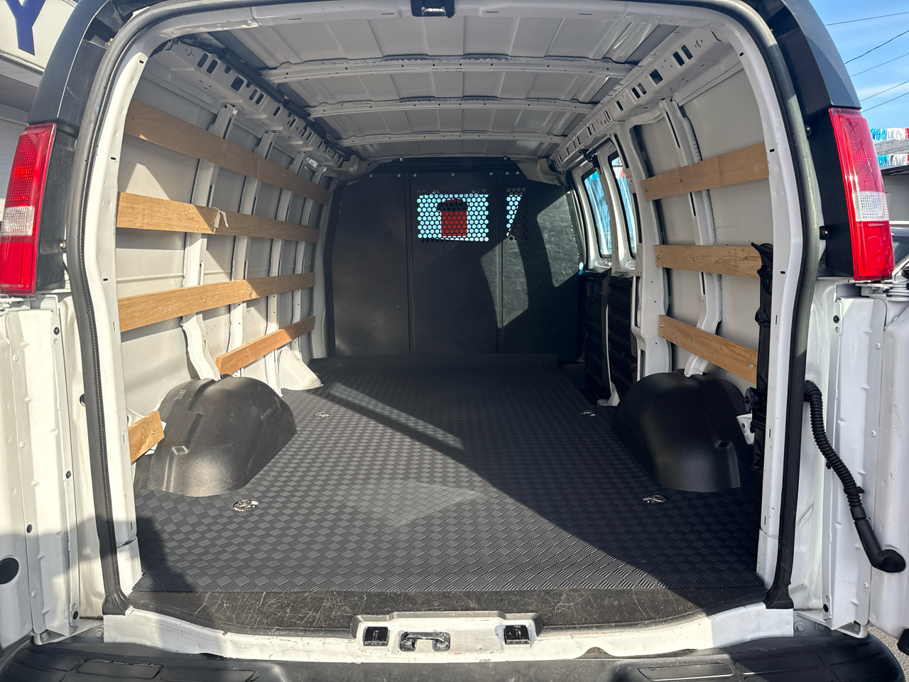 GMC Savana Cargo Van RWD 2500 135" 2024