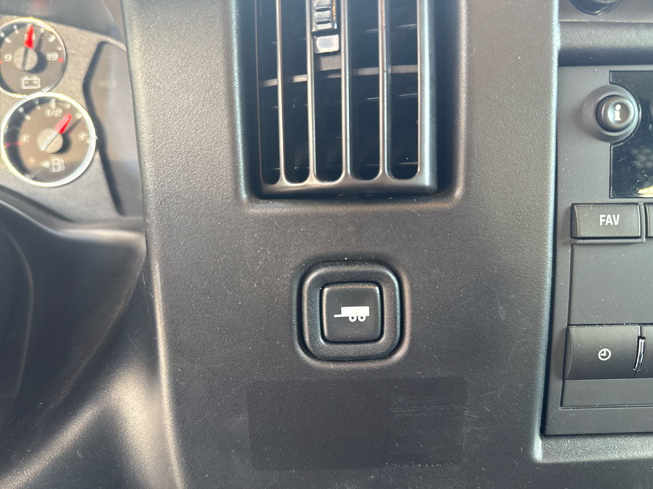 GMC Savana Cargo Van RWD 2500 135" 2024