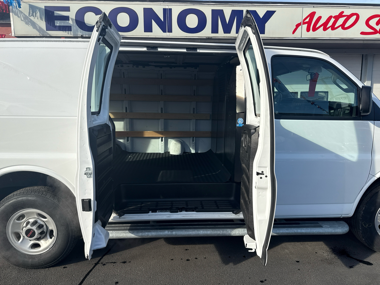 GMC Savana Cargo Van RWD 2500 135" 2024