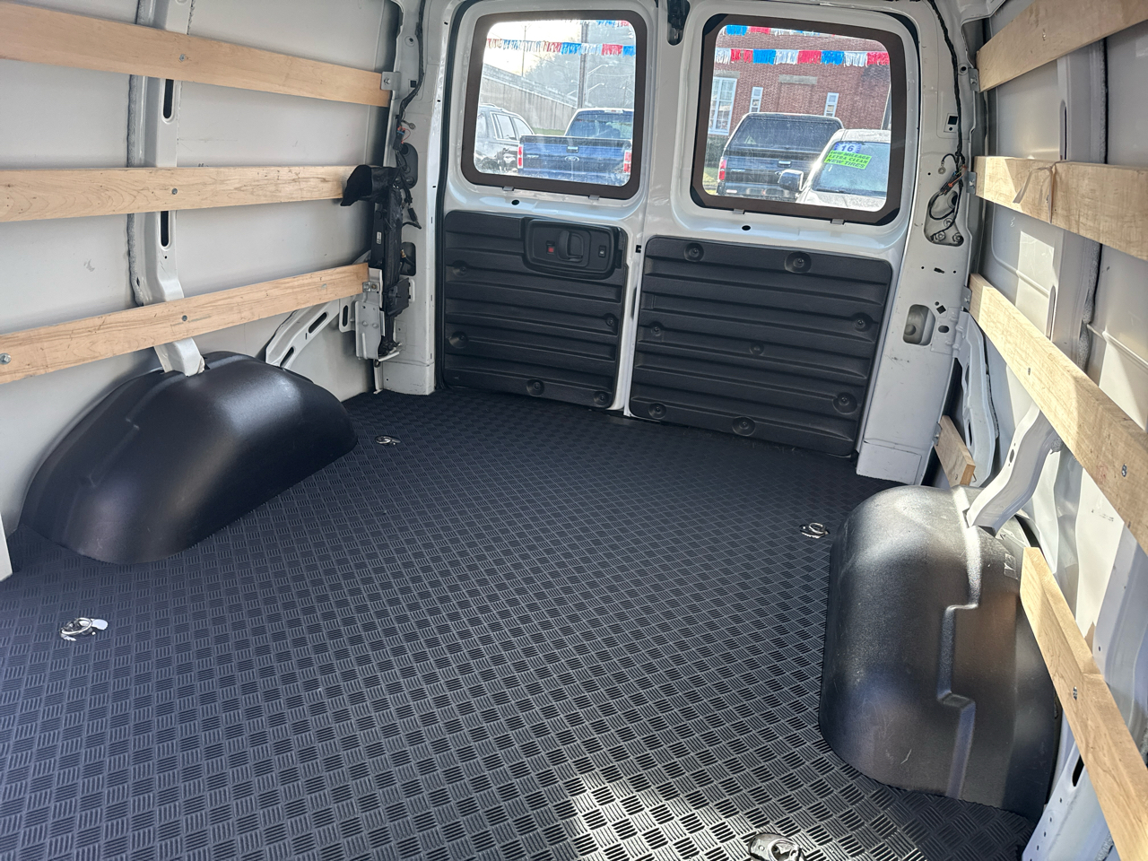 GMC Savana Cargo Van RWD 2500 135" 2024