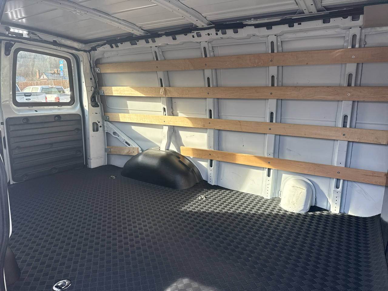 GMC Savana Cargo Van RWD 2500 135" 2024