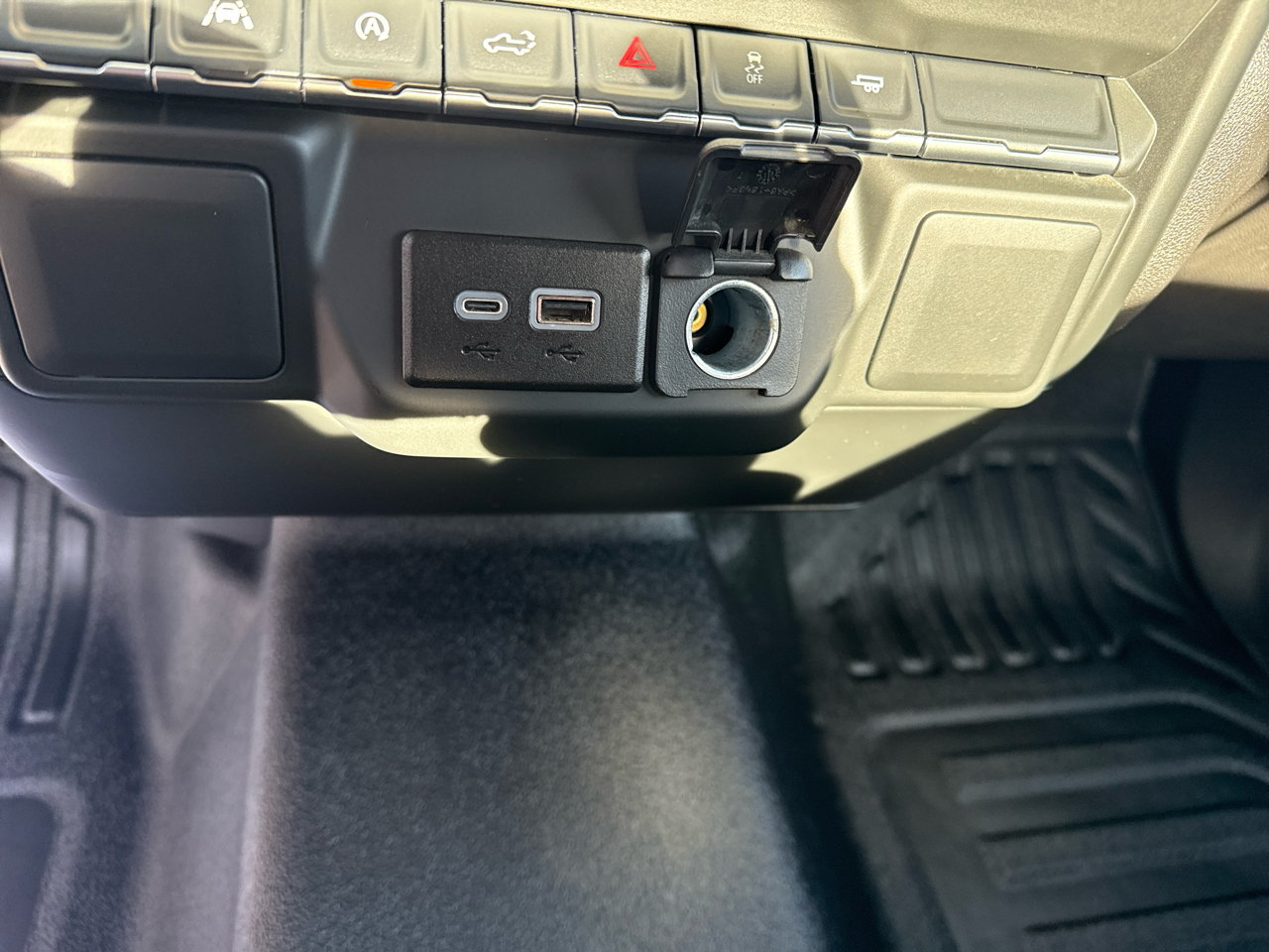 Chevrolet Silverado 1500 2WD Reg Cab 140" Work Truck 2024