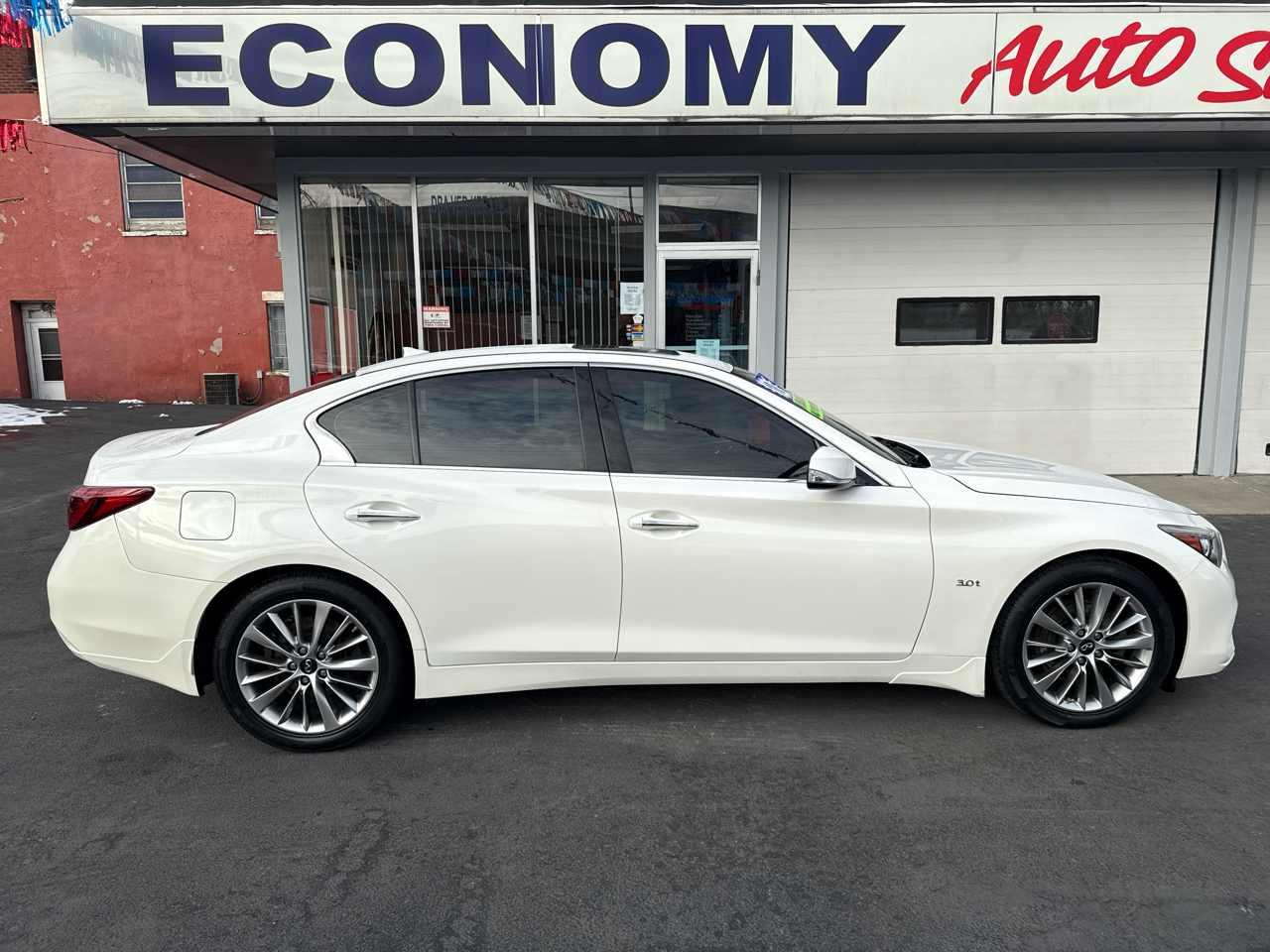 Infiniti Q50 3.0t LUXE AWD 2018