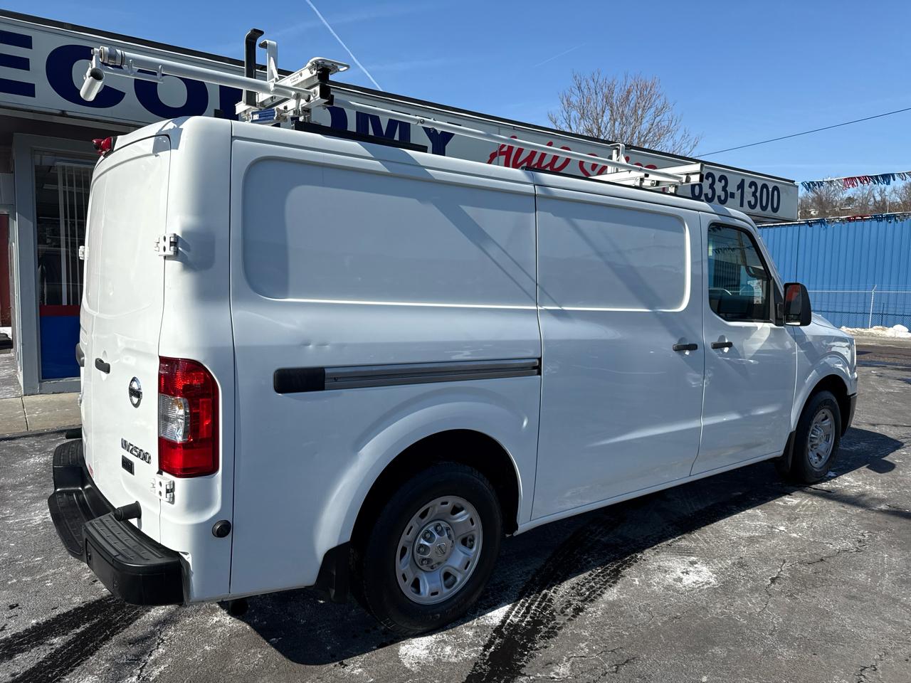 Nissan NV Standard Roof 2500 V6 SV 2016