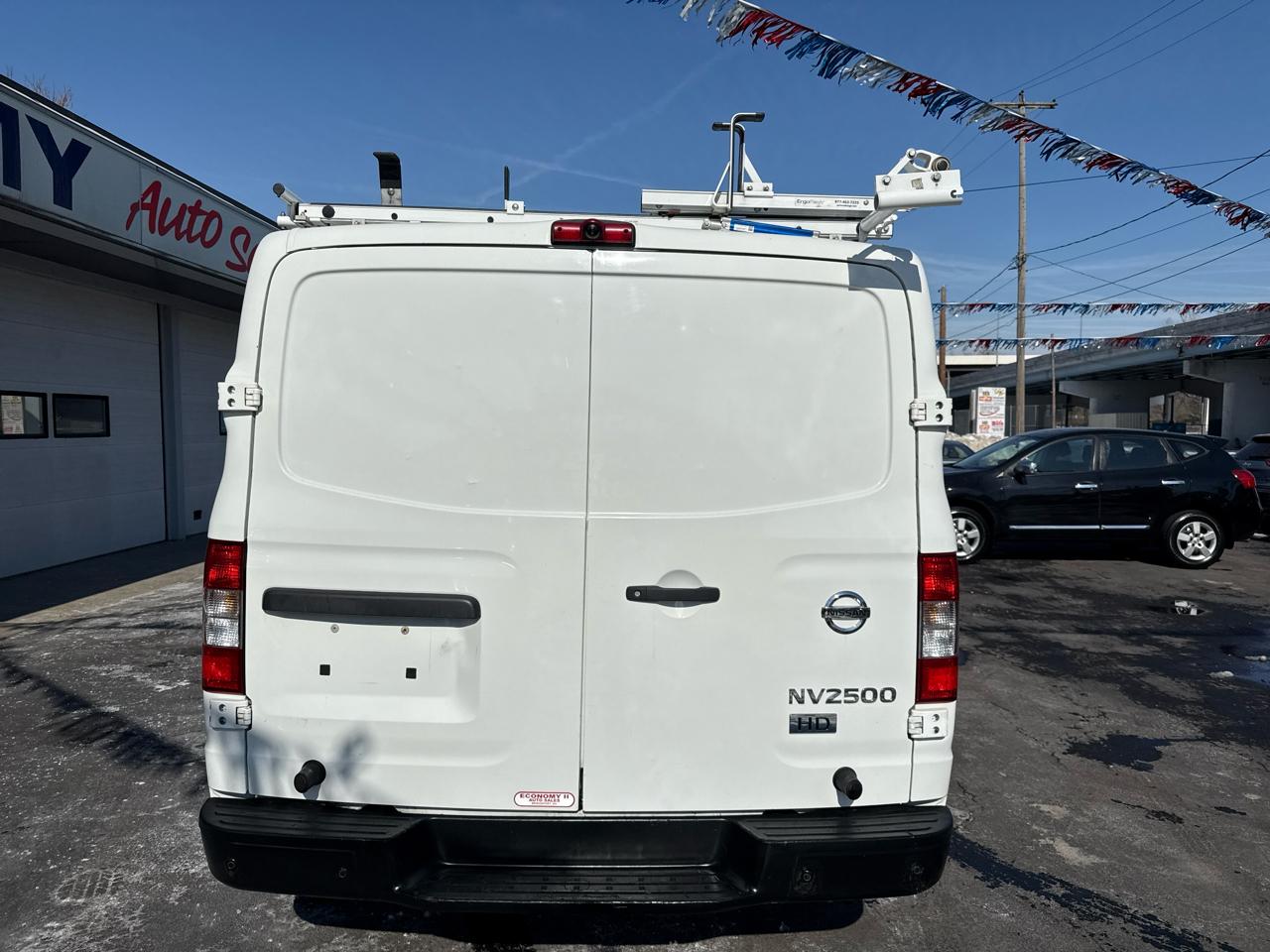 Nissan NV Standard Roof 2500 V6 SV 2016