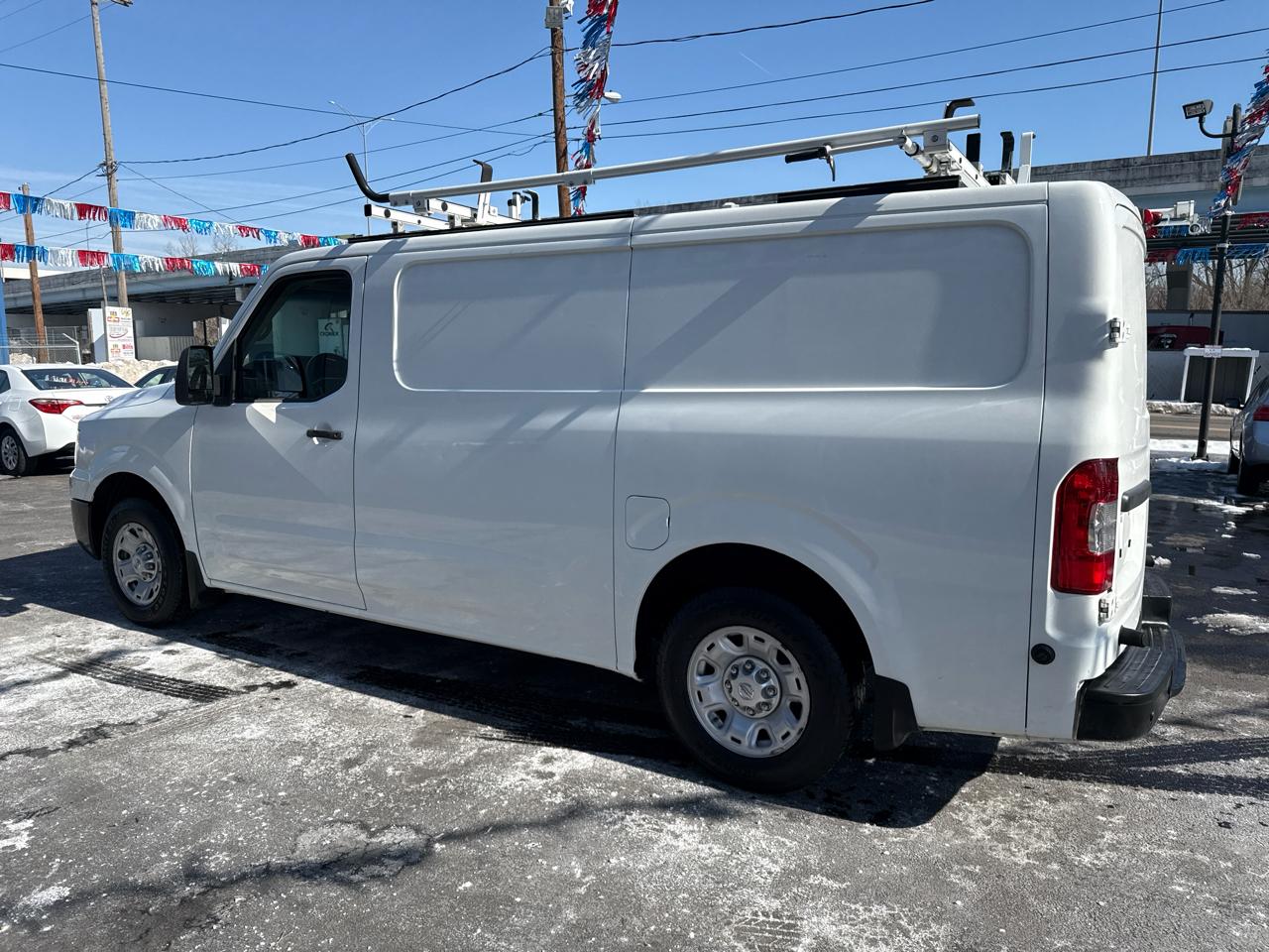 Nissan NV Standard Roof 2500 V6 SV 2016