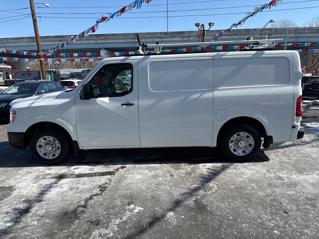 Nissan NV Standard Roof 2500 V6 SV 2016