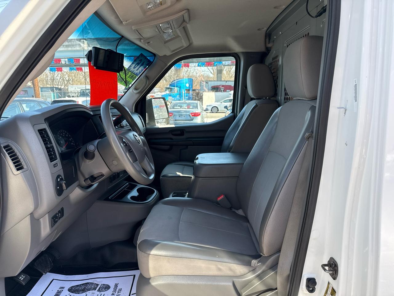 Nissan NV Standard Roof 2500 V6 SV 2016