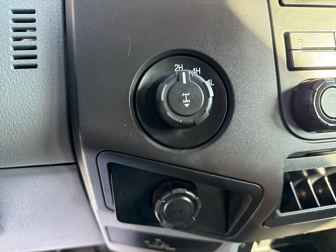 Ford Super Duty F-250 SRW XL 4WD SuperCab 8' Box 2012