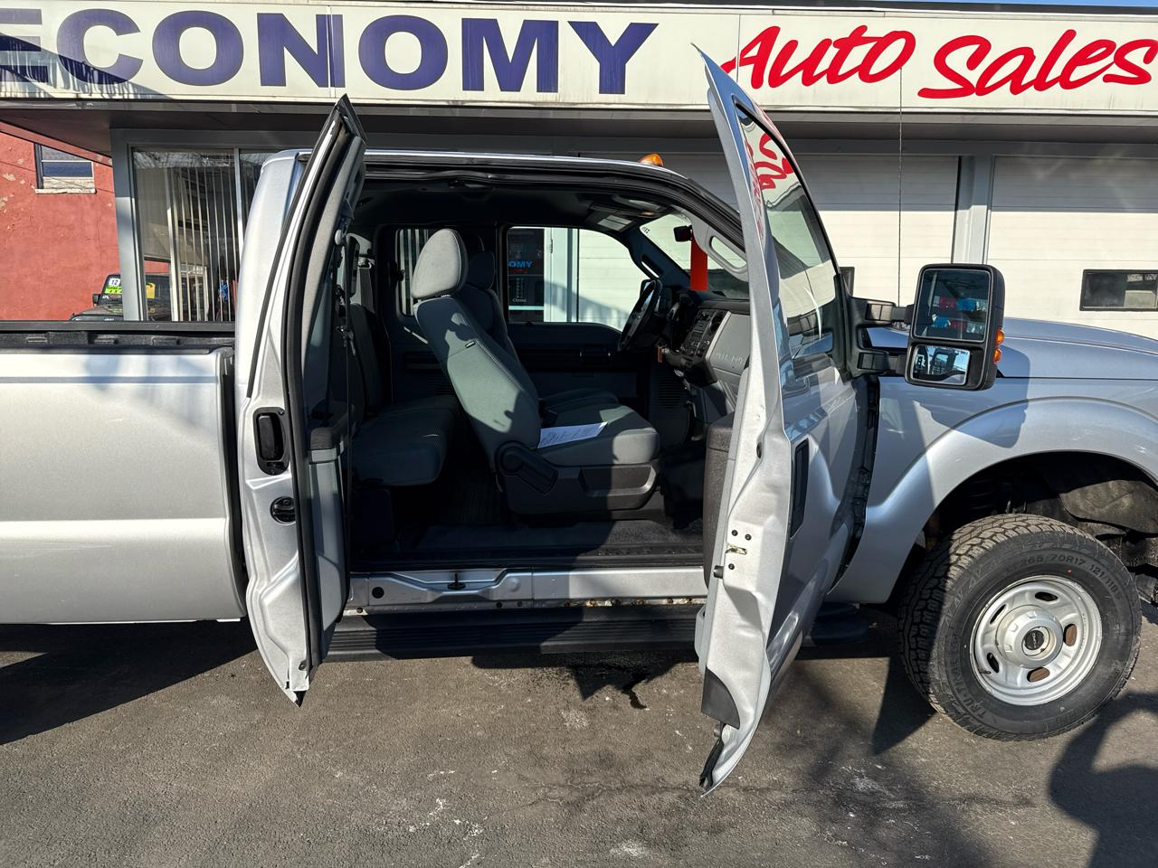 Ford Super Duty F-250 SRW XL 4WD SuperCab 8' Box 2012