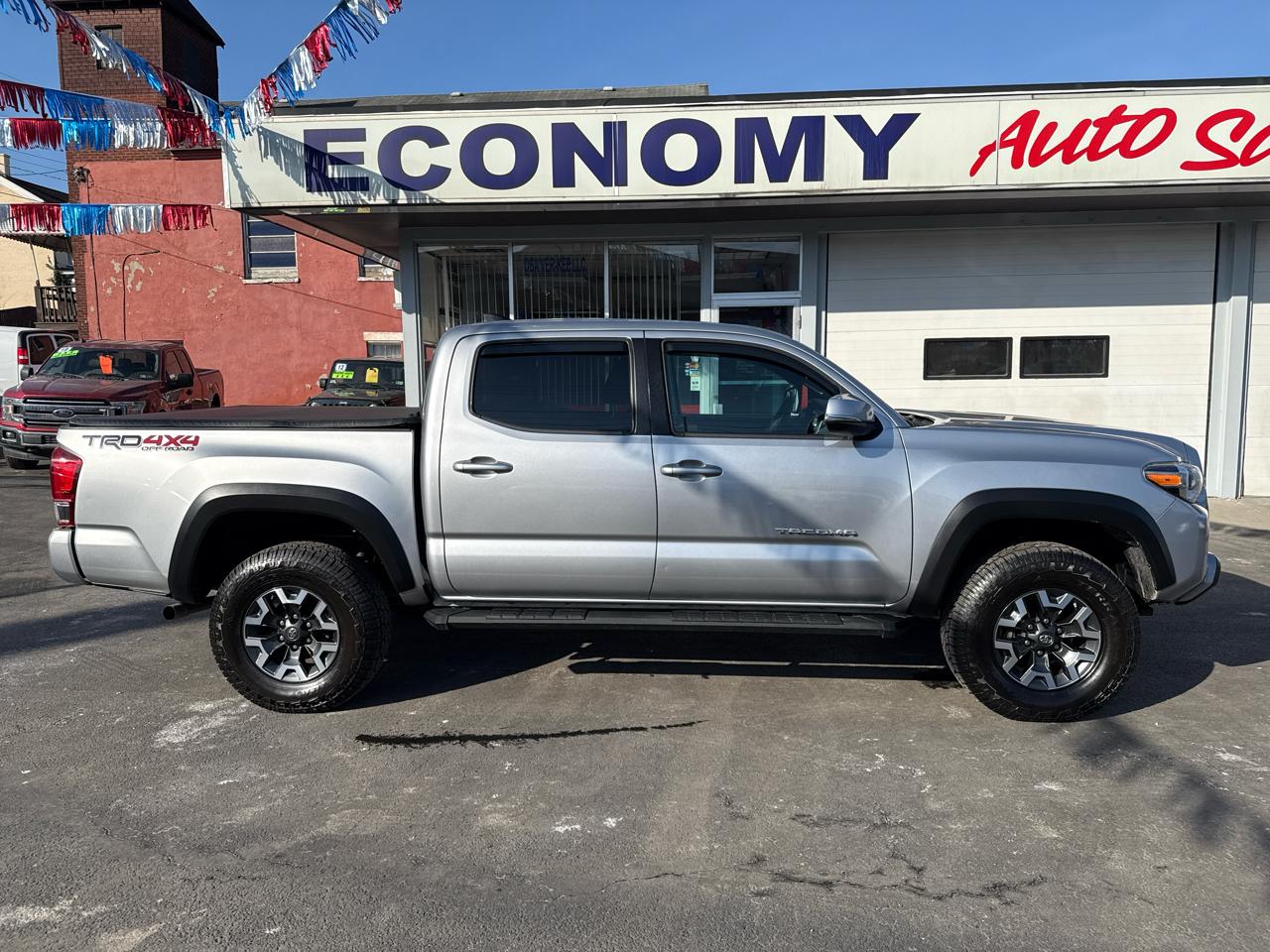 Toyota Tacoma TRD Off Road Double Cab 5' Bed V6 4x4 MT (Natl) 2017
