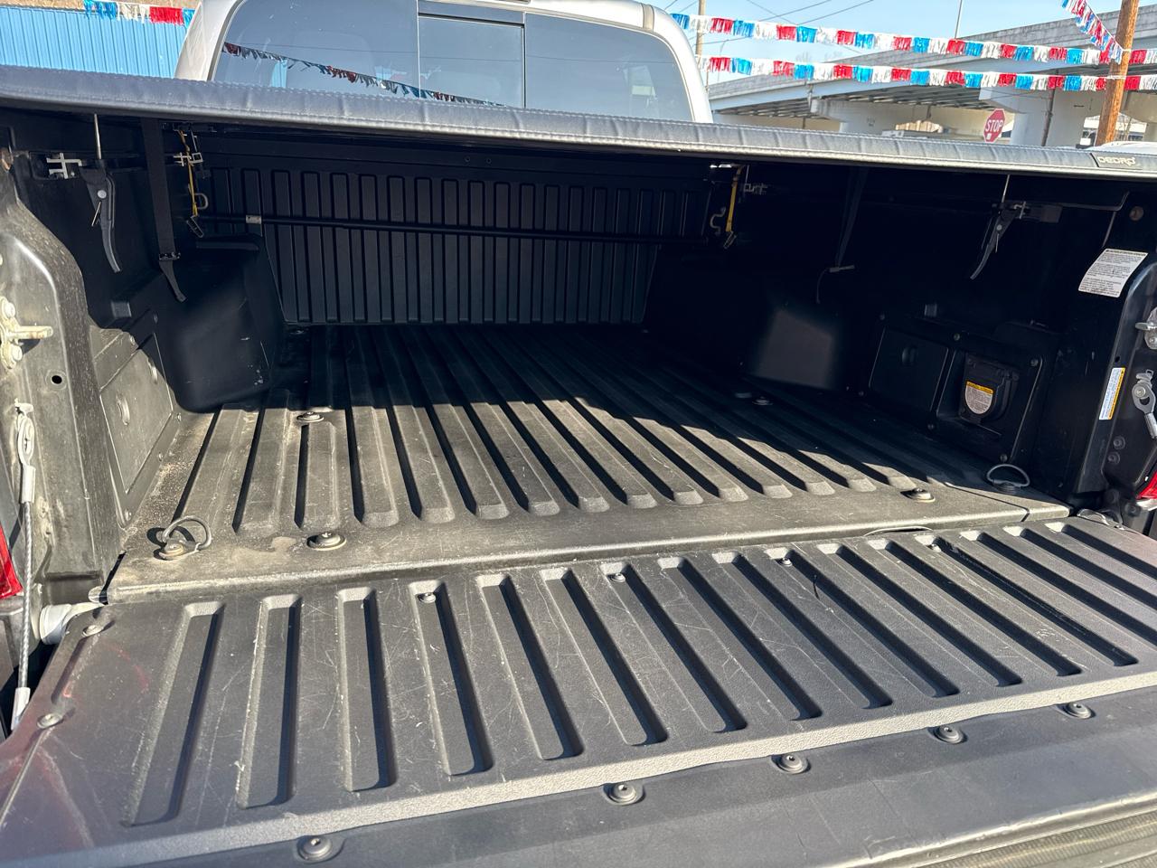 Toyota Tacoma TRD Off Road Double Cab 5' Bed V6 4x4 MT (Natl) 2017