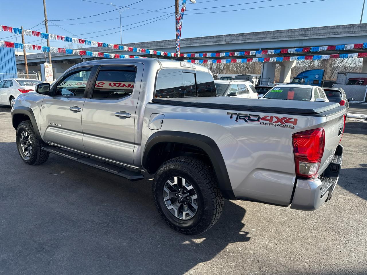 Toyota Tacoma TRD Off Road Double Cab 5' Bed V6 4x4 MT (Natl) 2017