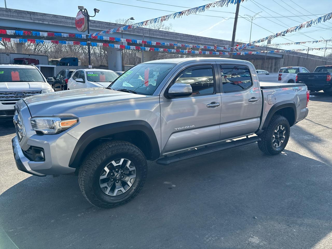 Toyota Tacoma TRD Off Road Double Cab 5' Bed V6 4x4 MT (Natl) 2017
