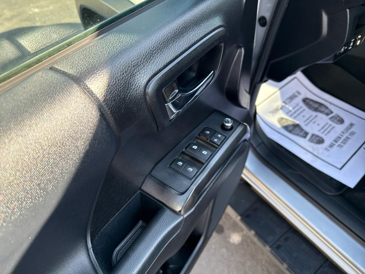 Toyota Tacoma TRD Off Road Double Cab 5' Bed V6 4x4 MT (Natl) 2017