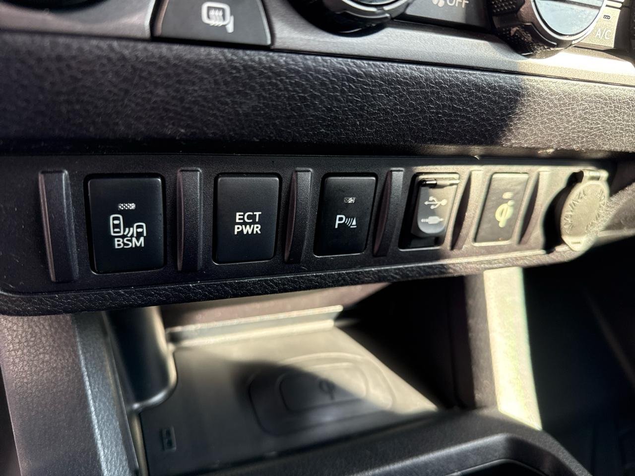 Toyota Tacoma TRD Off Road Double Cab 5' Bed V6 4x4 MT (Natl) 2017