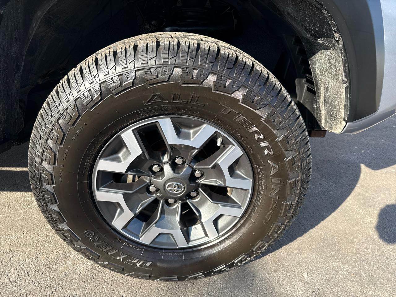 Toyota Tacoma TRD Off Road Double Cab 5' Bed V6 4x4 MT (Natl) 2017