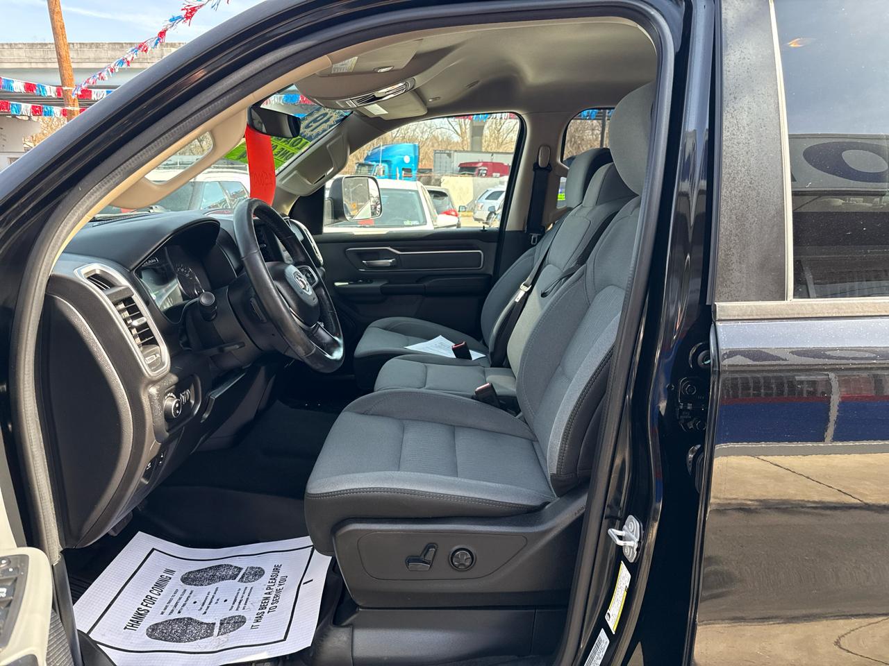 RAM 1500 Big Horn/Lone Star 4x4 Crew Cab 5'7" Box 2019