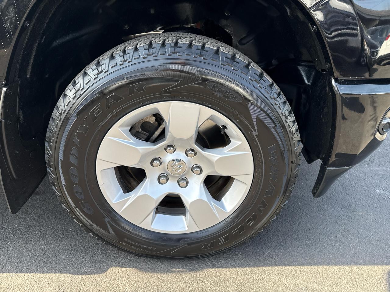 RAM 1500 Big Horn/Lone Star 4x4 Crew Cab 5'7" Box 2019