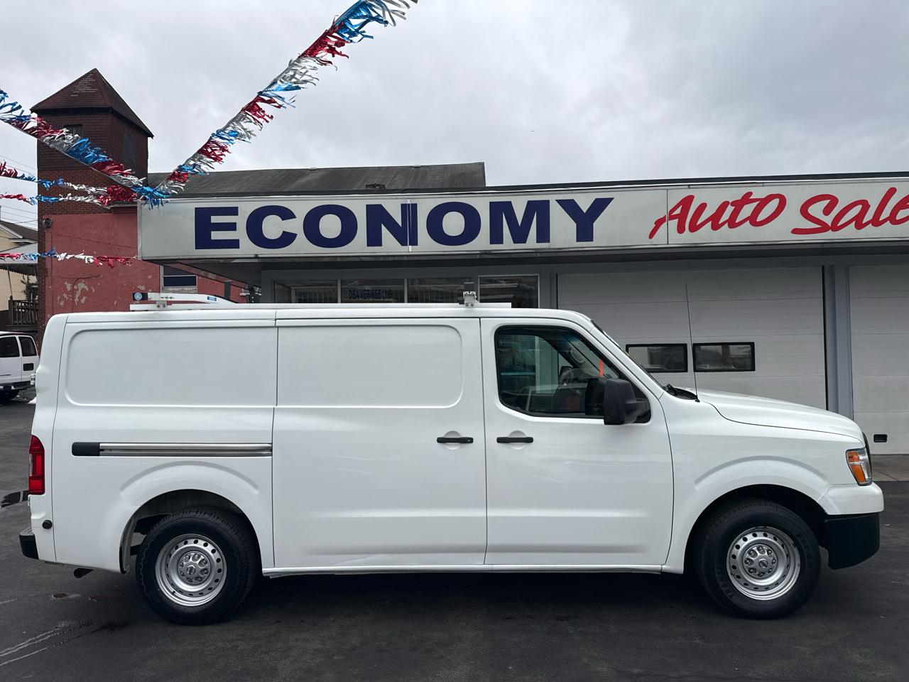 Nissan NV Cargo NV2500 HD Standard Roof V6 S 2017