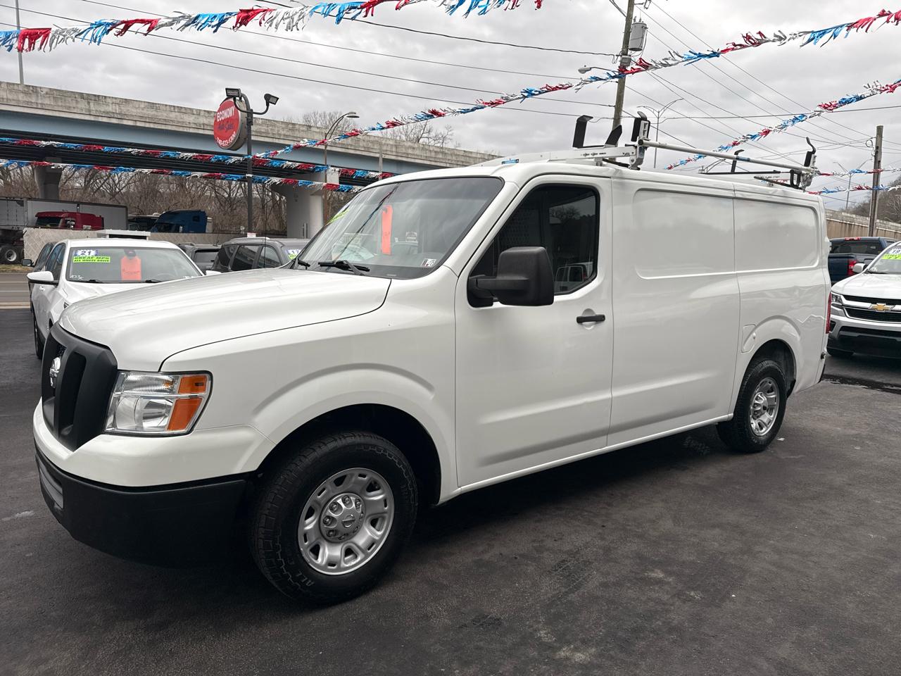 Nissan NV Cargo NV2500 HD Standard Roof V6 S 2017