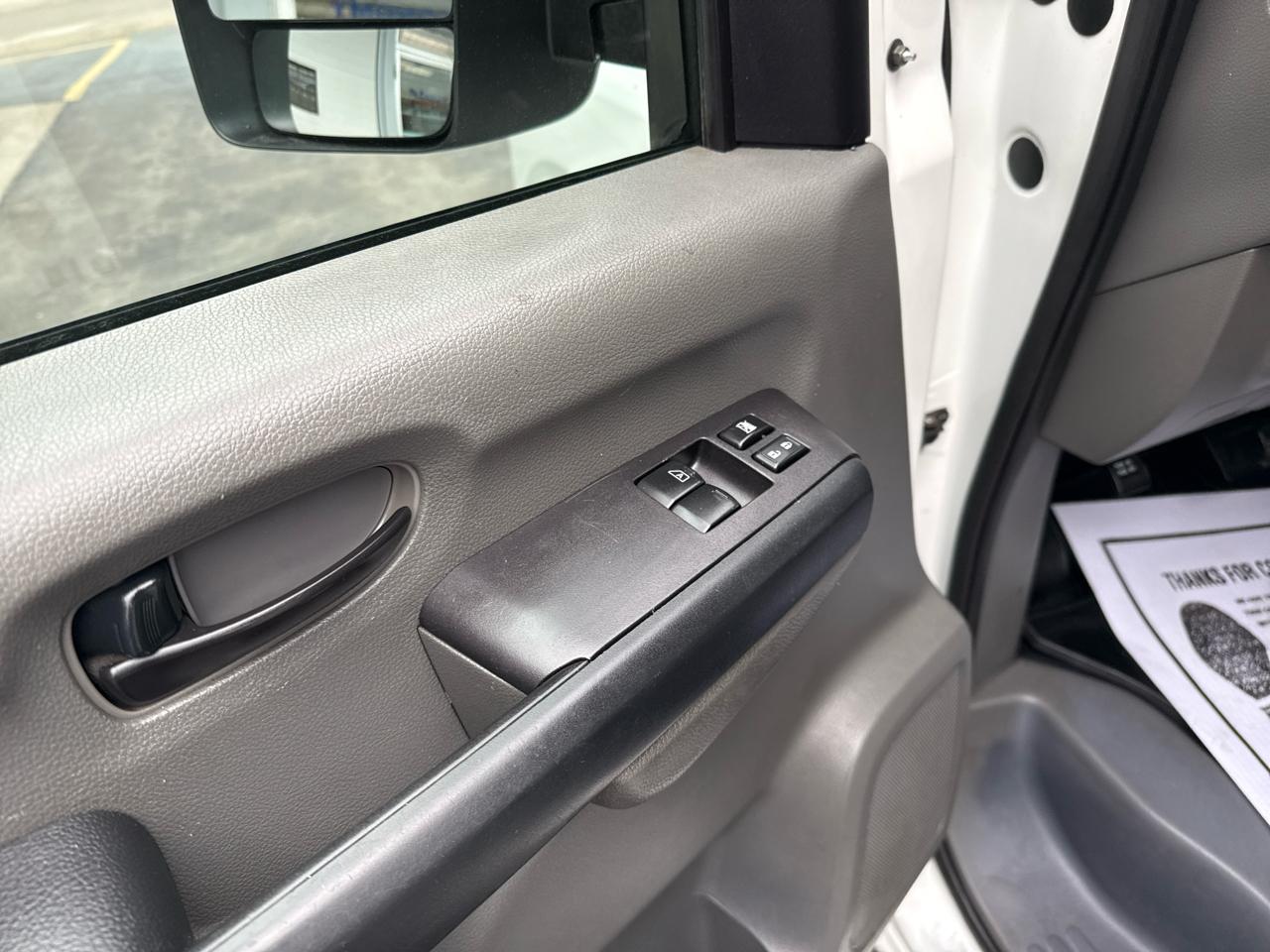 Nissan NV Cargo NV2500 HD Standard Roof V6 S 2017