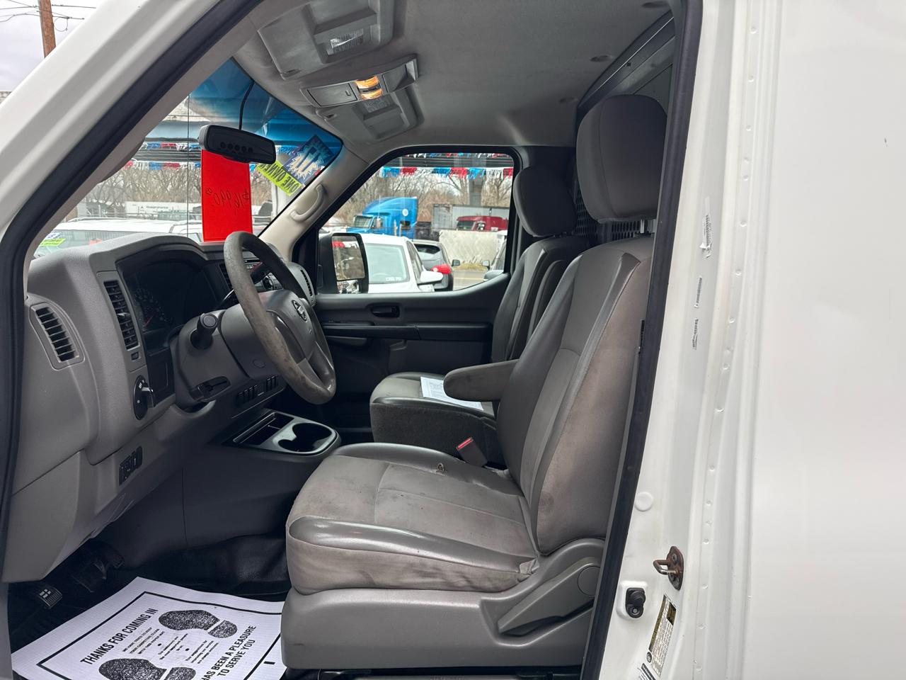 Nissan NV Cargo NV2500 HD Standard Roof V6 S 2017