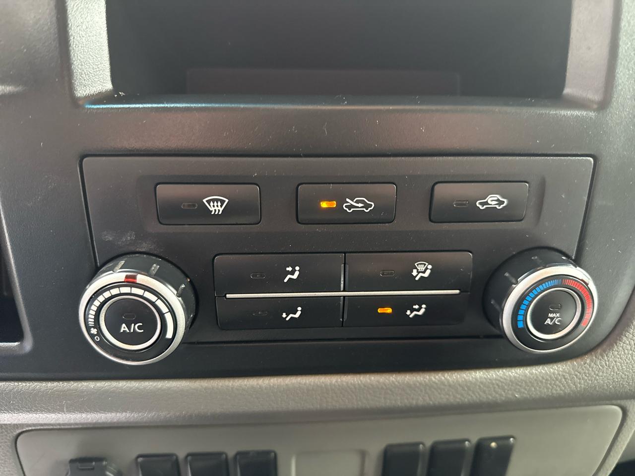 Nissan NV Cargo NV2500 HD Standard Roof V6 S 2017