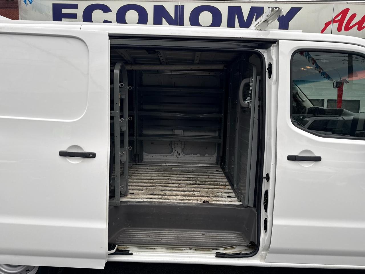 Nissan NV Cargo NV2500 HD Standard Roof V6 S 2017