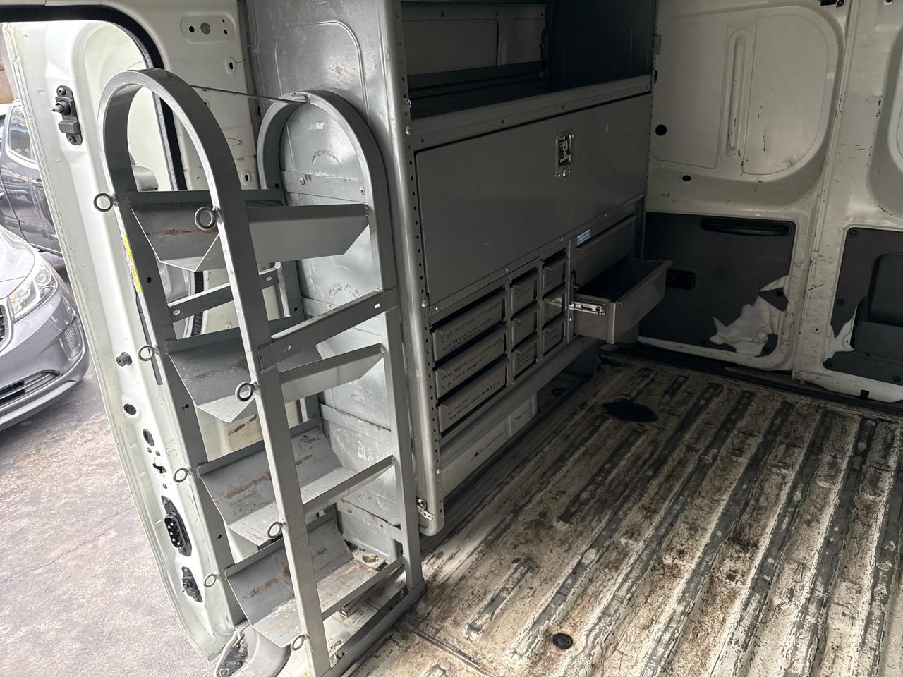 Nissan NV Cargo NV2500 HD Standard Roof V6 S 2017