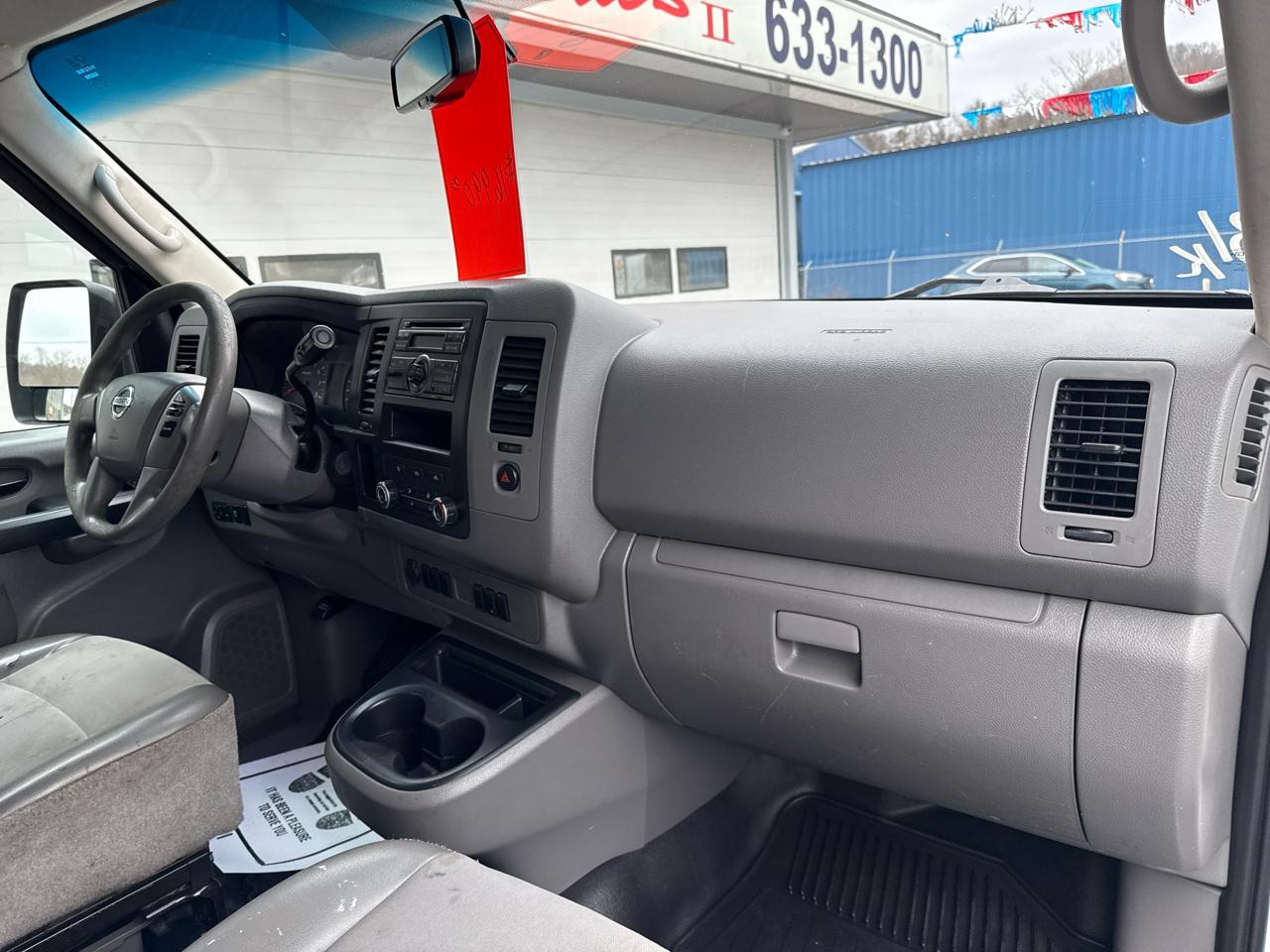 Nissan NV Cargo NV2500 HD Standard Roof V6 S 2017